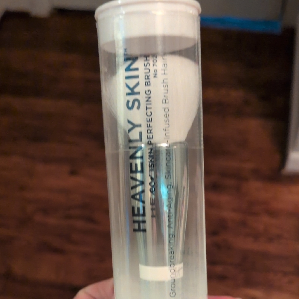 Unused Heavenly Skin™ CC+ Skin-Perfecting Brush #702